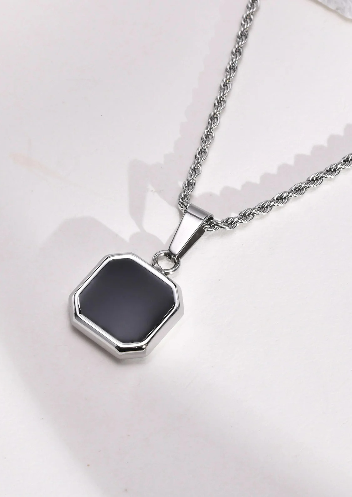 Colar Masculino Stevan de Aço com Pingente Quadrado