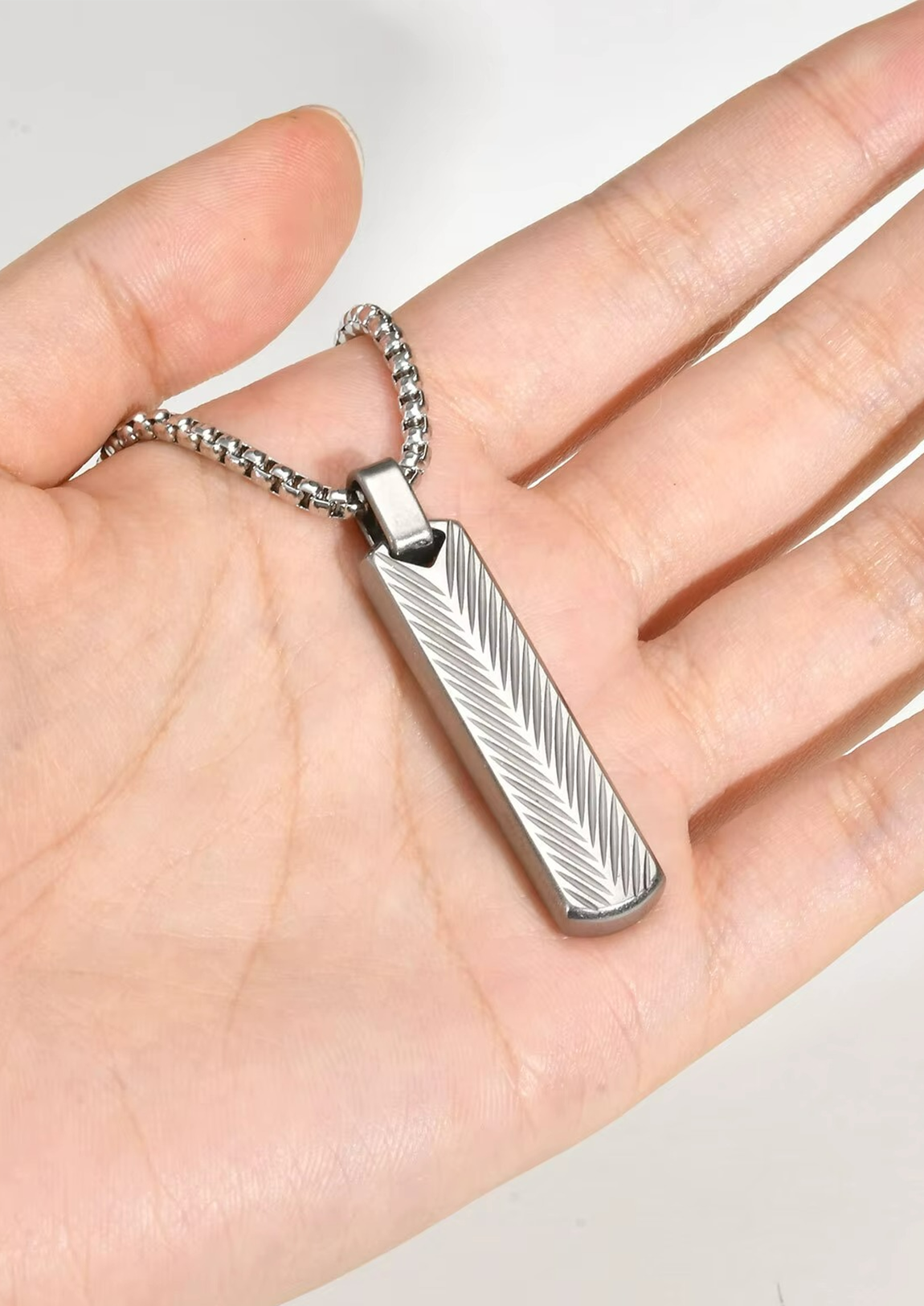 Colar Masculino Leroy de Aço com Pingente em Barra