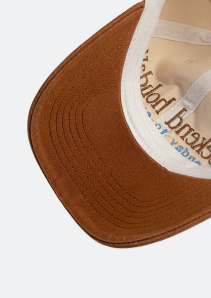 Boné Masculino Branco "Weekend Holiday" Aba Curva